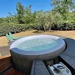 Rustico Jacuzzi & Wine アパート *