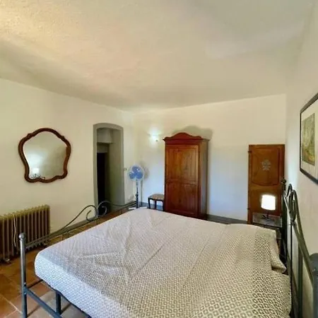Rustico Jacuzzi & Wine Apartment *