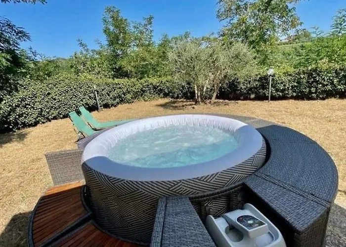 Rustico Jacuzzi & Wine Apartment *